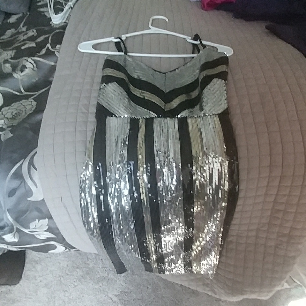 Dress - Picture 3 of 3